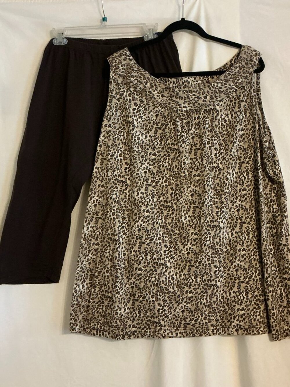 THREE HEARTS Sleeveless 2 Piece Brown/Tan Animal Print Knit Capri Pants Set 2X